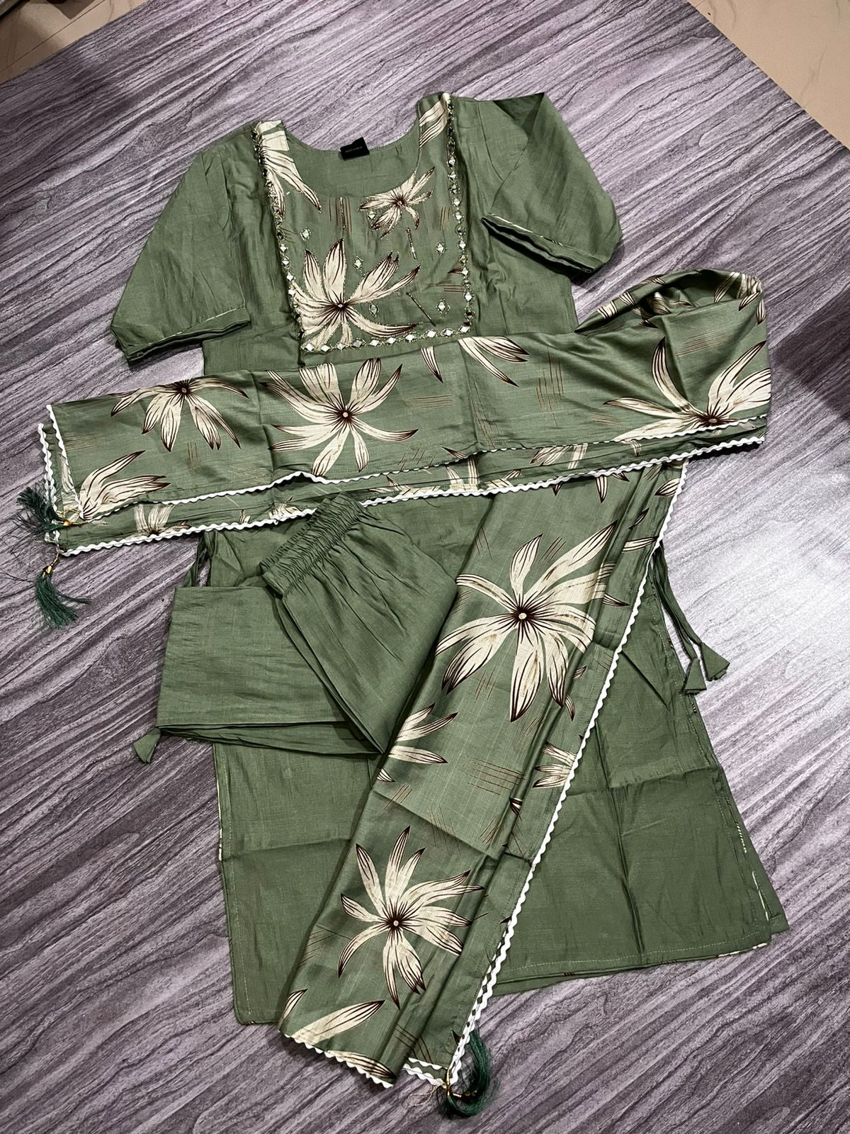 Women’s Green Floral Printed Kurti Set with Dupatta & Bottom – 3 Piece Suit