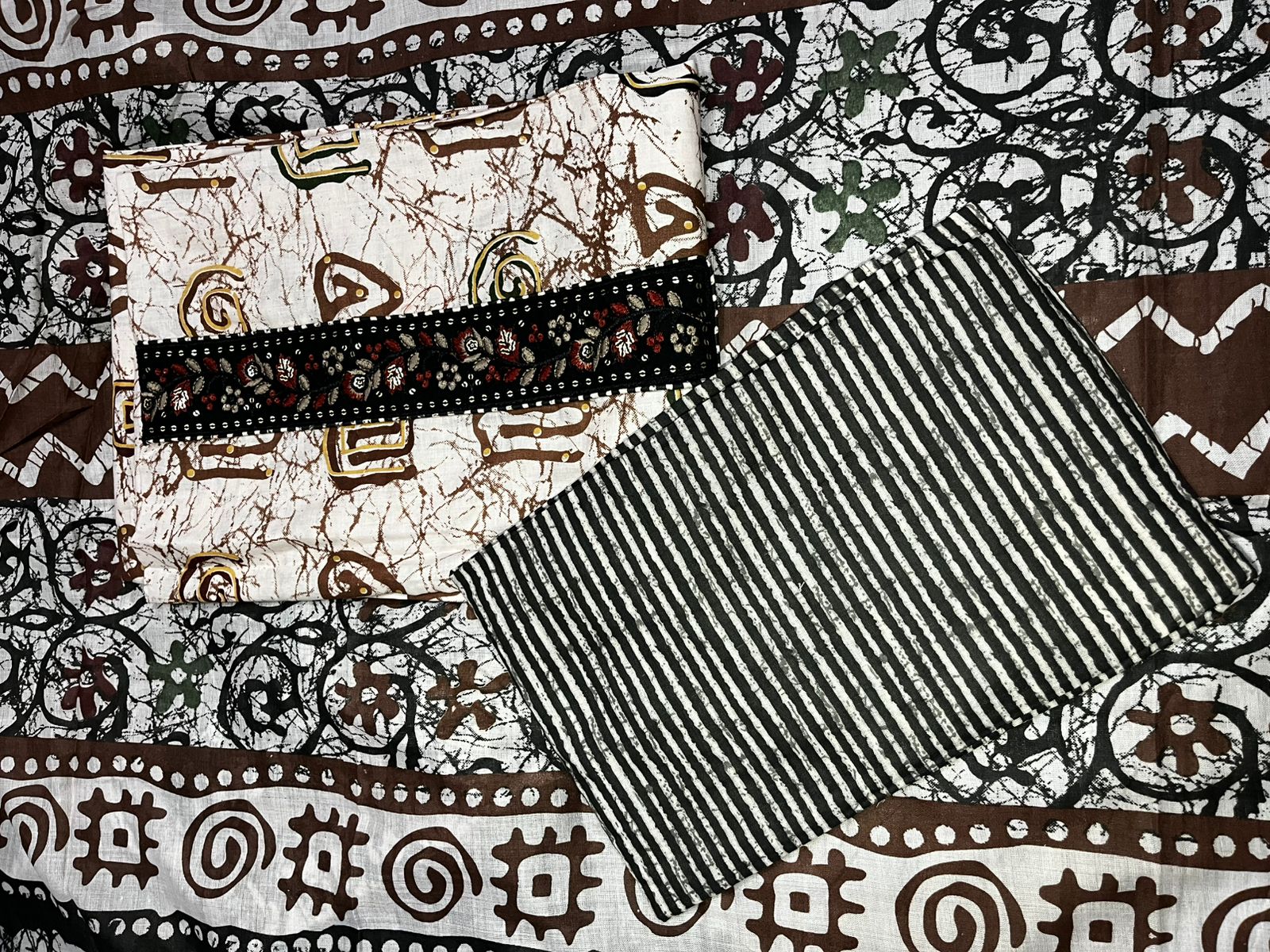 Women’s Brown & White Printed Dress Material with Embroidered Patch – 3 Piece Unstitched Fabric Set