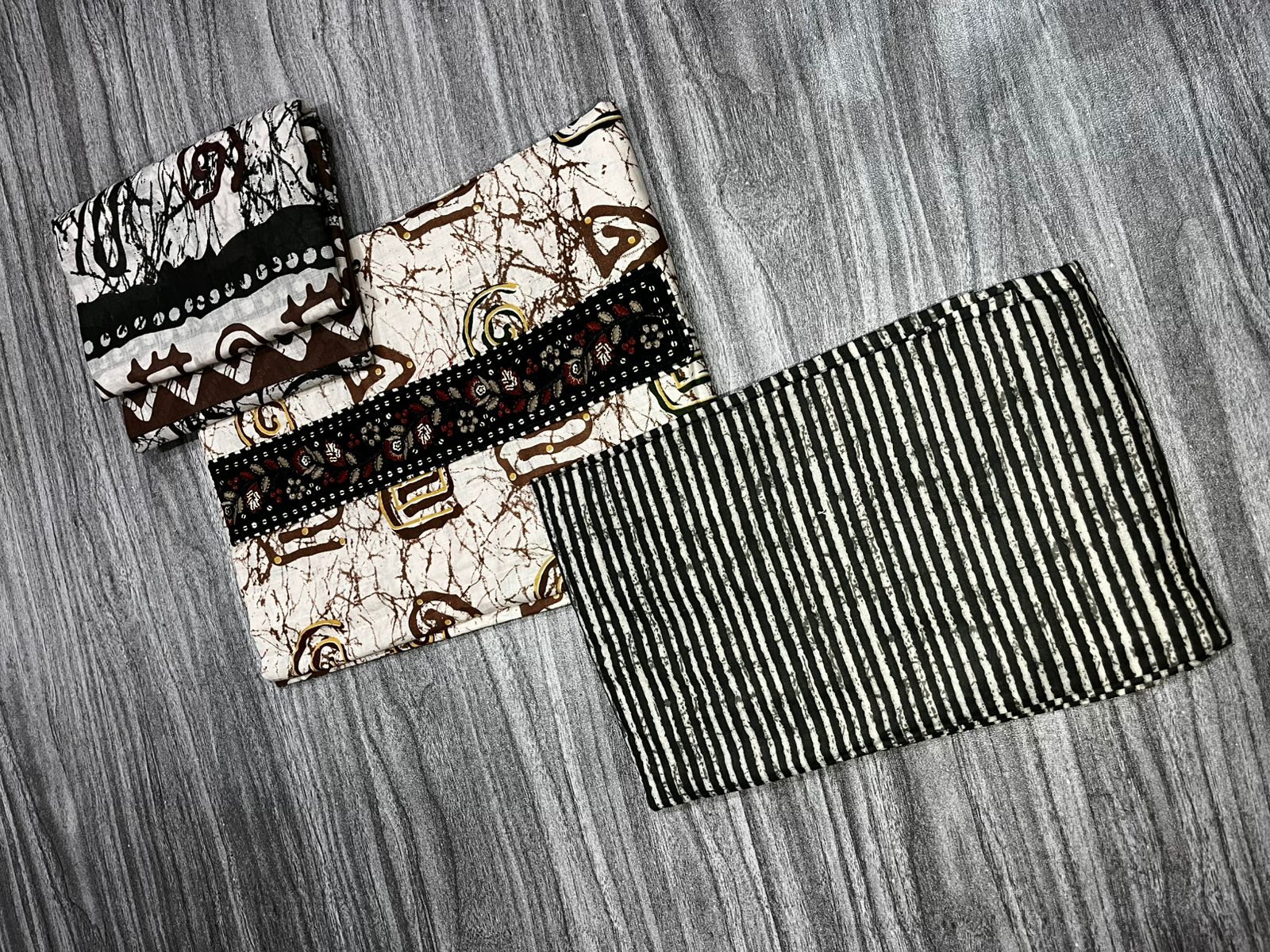 Women’s Brown & White Printed Dress Material with Embroidered Patch – 3 Piece Unstitched Fabric Set